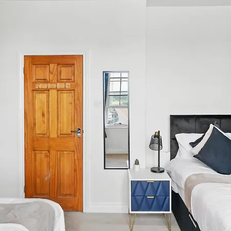 Harbourside Heaven In - Sleeps 8 * Bristol