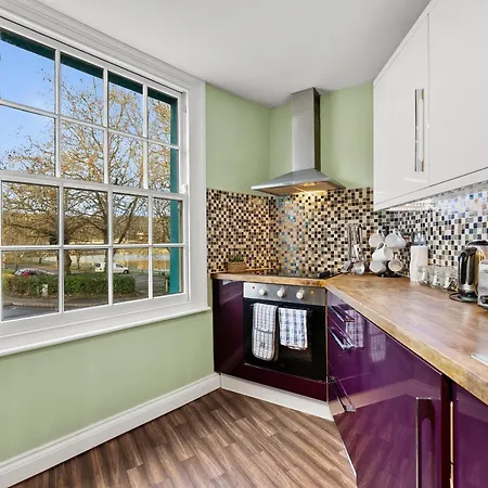 Apartment Harbourside Heaven In - Sleeps 8 Bristol