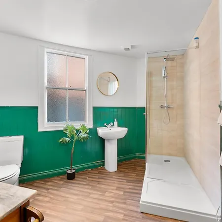 Harbourside Heaven In - Sleeps 8 * Bristol