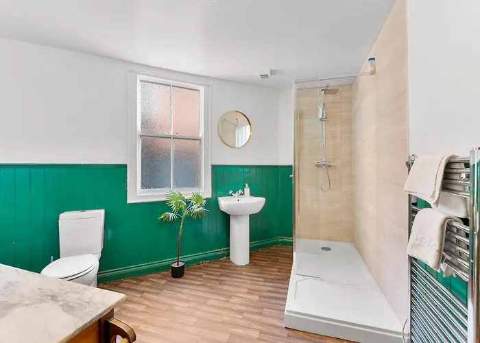 Harbourside Heaven In - Sleeps 8 * Bristol